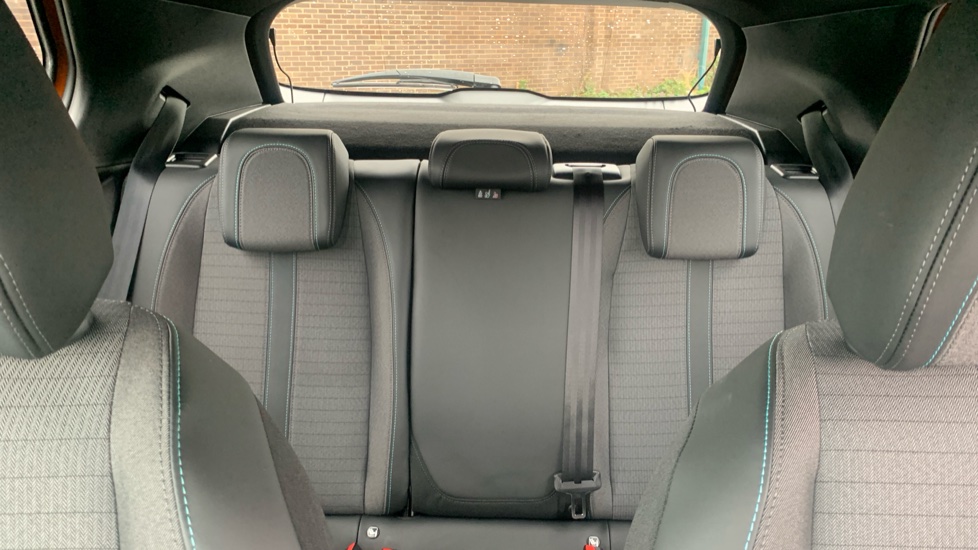 Peugeot 2008 1.2 PureTech 130 Allure Premium+ 5dr EAT8 Petrol Estate - Image 15