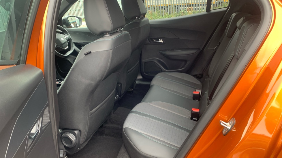 Peugeot 2008 1.2 PureTech 130 Allure Premium+ 5dr EAT8 Petrol Estate - Image 16