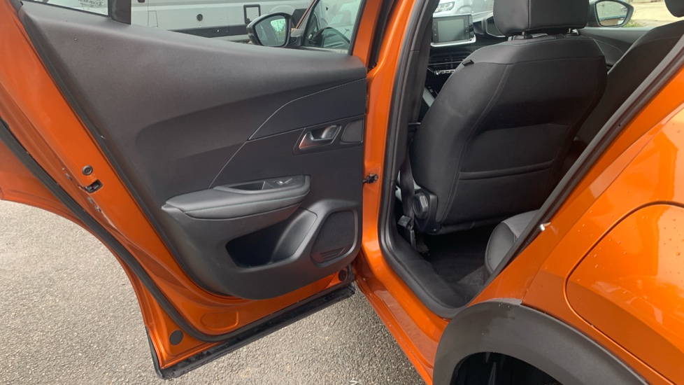 Peugeot 2008 1.2 PureTech 130 Allure Premium+ 5dr EAT8 Petrol Estate - Image 29