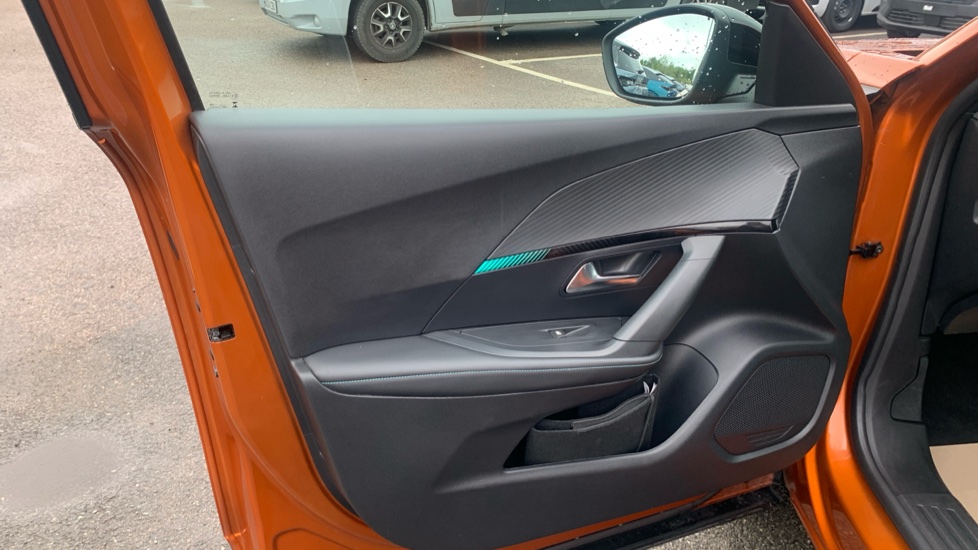 Peugeot 2008 1.2 PureTech 130 Allure Premium+ 5dr EAT8 Petrol Estate - Image 31