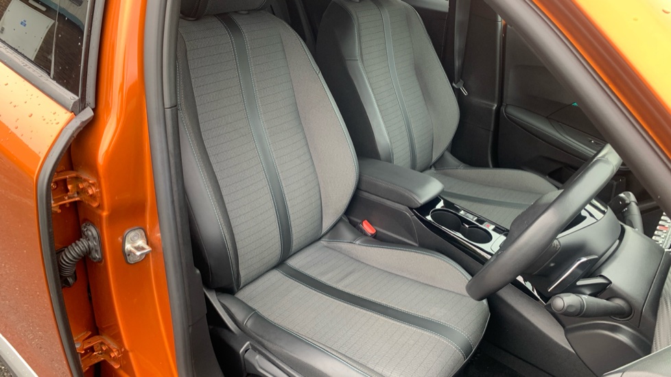 Peugeot 2008 1.2 PureTech 130 Allure Premium+ 5dr EAT8 Petrol Estate - Image 34