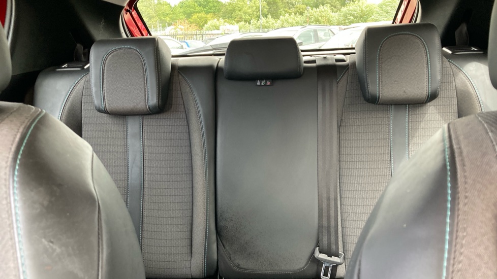 Peugeot 208 1.2 PureTech 100 Allure 5dr Petrol Hatchback - Image 15