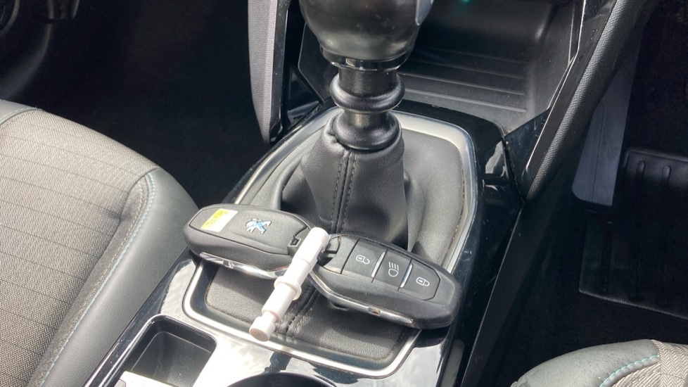 Peugeot 208 1.2 PureTech 100 Allure 5dr Petrol Hatchback - Image 19