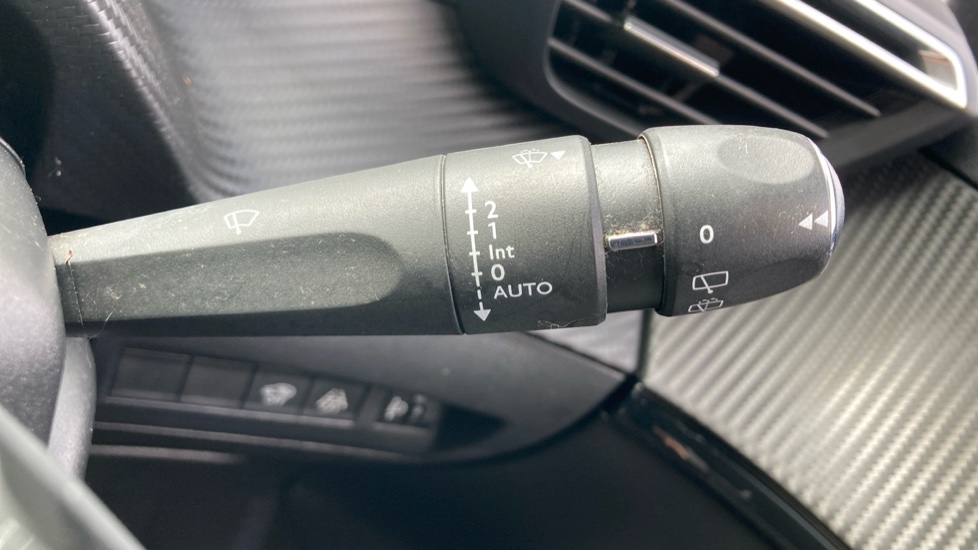 Peugeot 208 1.2 PureTech 100 Allure 5dr Petrol Hatchback - Image 23