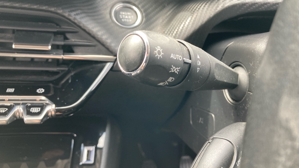 Peugeot 208 1.2 PureTech 100 Allure 5dr Petrol Hatchback - Image 24