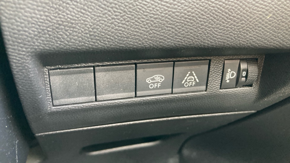 Peugeot 208 1.2 PureTech 100 Allure 5dr Petrol Hatchback - Image 27