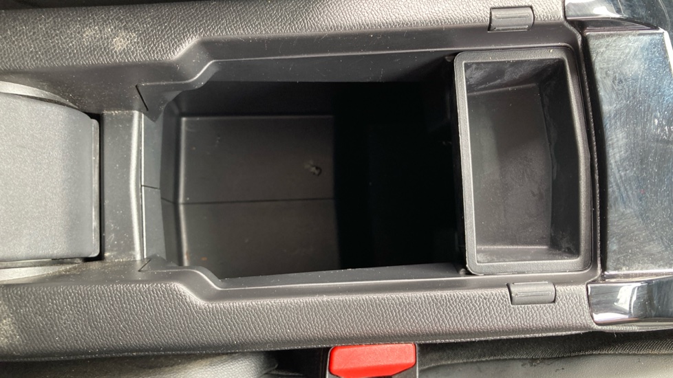 Peugeot 208 1.2 PureTech 100 Allure 5dr Petrol Hatchback - Image 38