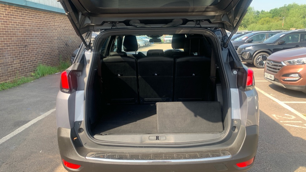 Peugeot 5008 1.2 PureTech Allure Premium+ 5dr EAT8 Petrol Estate - Image 4