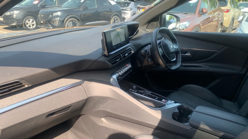 Peugeot 5008 1.2 PureTech Allure Premium+ 5dr EAT8 Petrol Estate - Image 9