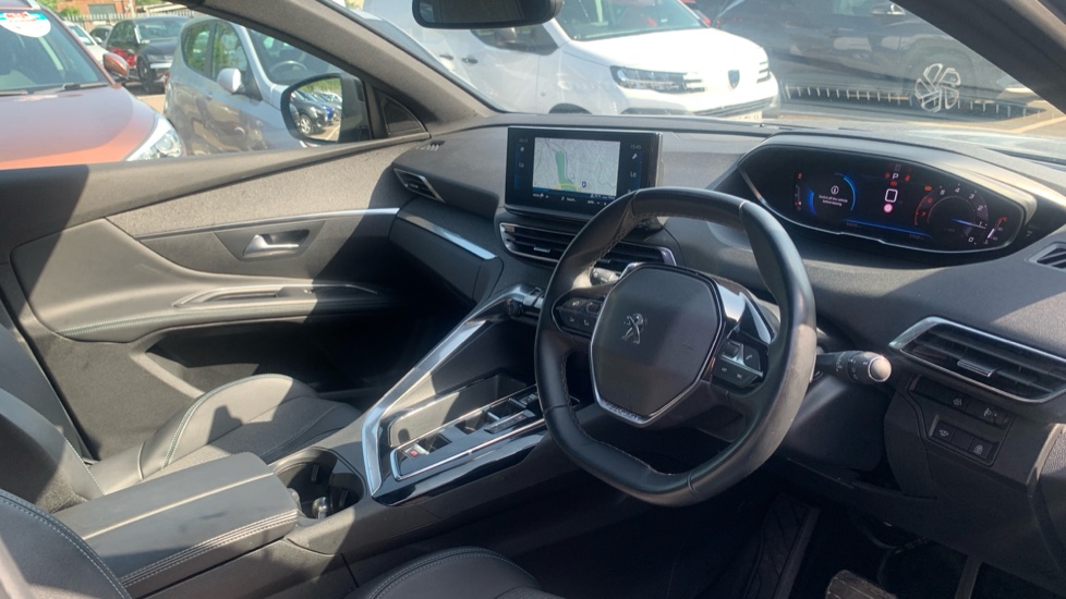 Peugeot 5008 1.2 PureTech Allure Premium+ 5dr EAT8 Petrol Estate - Image 11