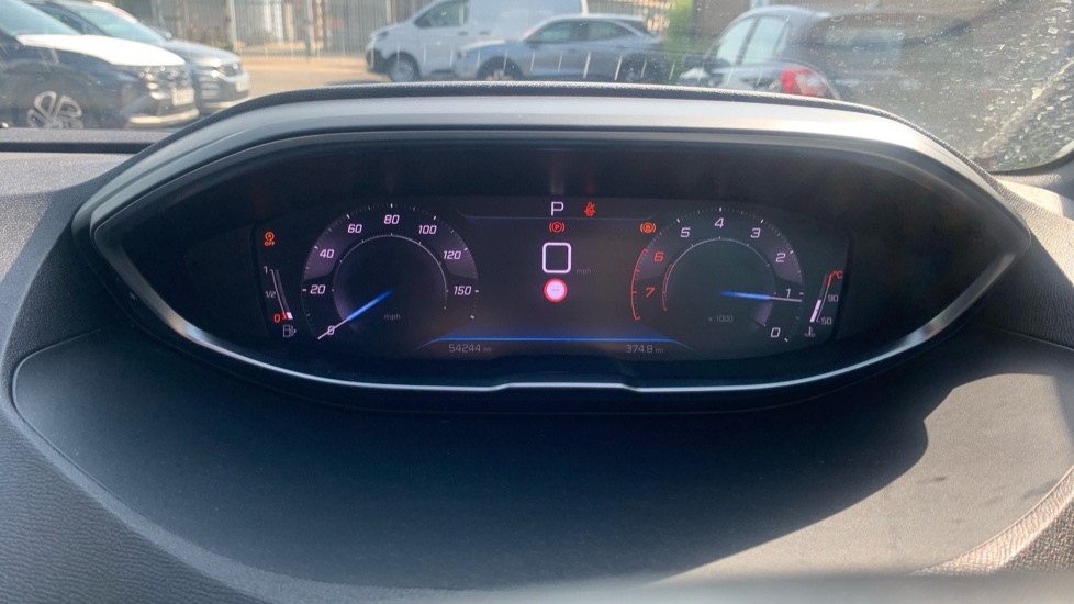 Peugeot 5008 1.2 PureTech Allure Premium+ 5dr EAT8 Petrol Estate - Image 18