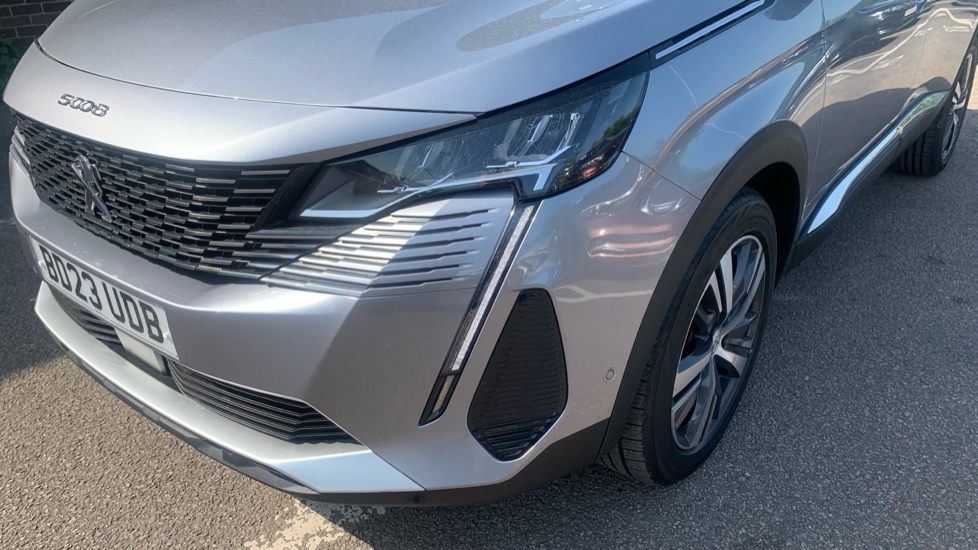 Peugeot 5008 1.2 PureTech Allure Premium+ 5dr EAT8 Petrol Estate - Image 22