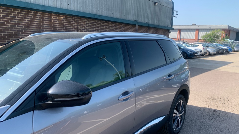 Peugeot 5008 1.2 PureTech Allure Premium+ 5dr EAT8 Petrol Estate - Image 23