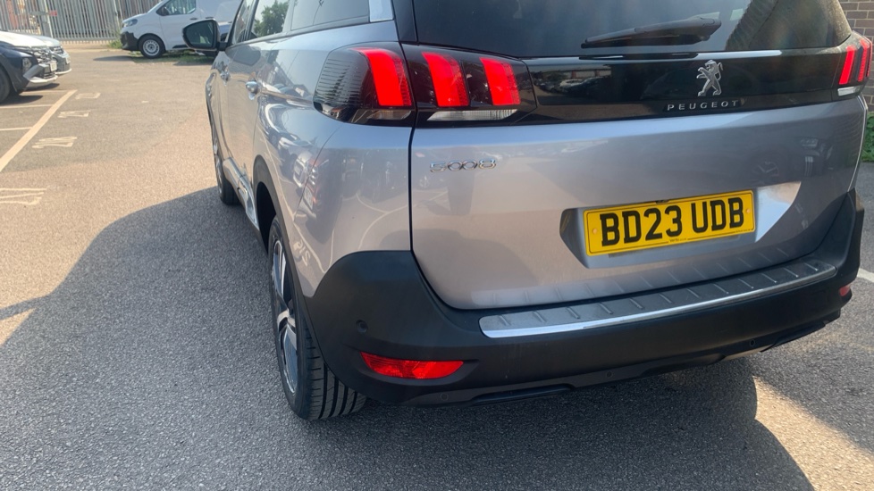 Peugeot 5008 1.2 PureTech Allure Premium+ 5dr EAT8 Petrol Estate - Image 24