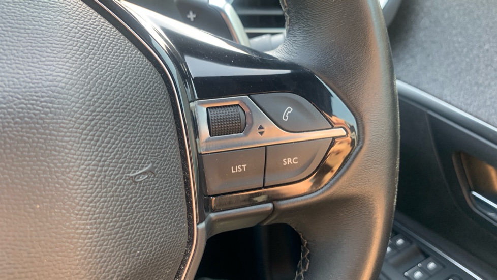 Peugeot 5008 1.2 PureTech Allure Premium+ 5dr EAT8 Petrol Estate - Image 33