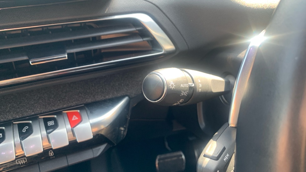 Peugeot 5008 1.2 PureTech Allure Premium+ 5dr EAT8 Petrol Estate - Image 35