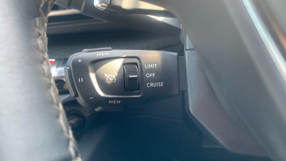 Peugeot 5008 1.2 PureTech Allure Premium+ 5dr EAT8 Petrol Estate - Image 36