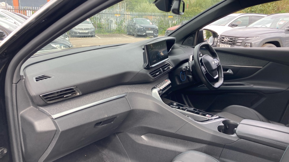 Peugeot 5008 1.5 BlueHDi Allure Premium+ 5dr EAT8 Diesel Estate - Image 9