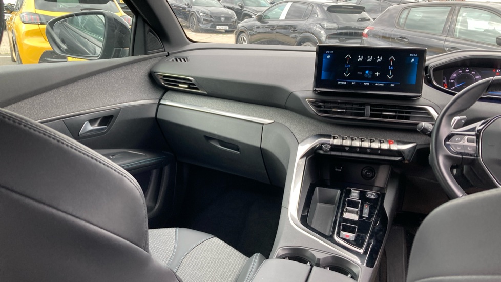 Peugeot 5008 1.5 BlueHDi Allure Premium+ 5dr EAT8 Diesel Estate - Image 14