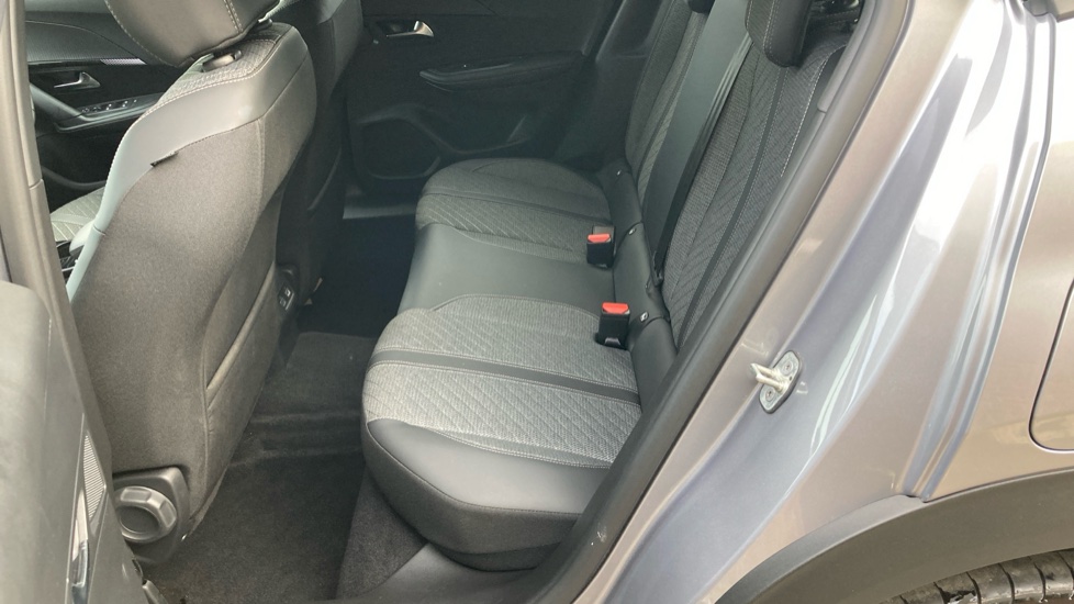 Peugeot 2008 1.2 PureTech 130 Allure 5dr EAT8 Petrol Estate - Image 16