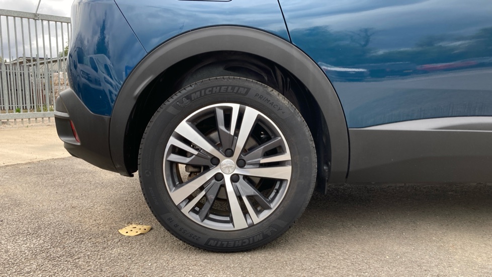 Peugeot 3008 1.2 PureTech Active Premium+ 5dr EAT8 Petrol Estate - Image 7