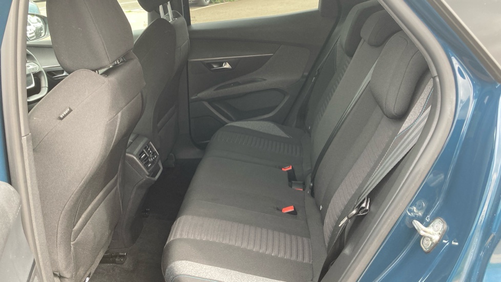Peugeot 3008 1.2 PureTech Active Premium+ 5dr EAT8 Petrol Estate - Image 16