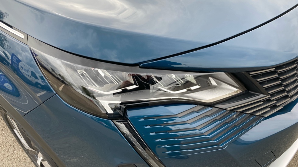 Peugeot 3008 1.2 PureTech Active Premium+ 5dr EAT8 Petrol Estate - Image 30