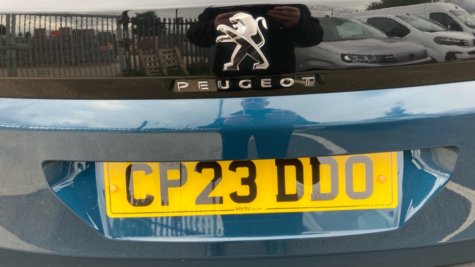 Peugeot 3008 1.2 PureTech Active Premium+ 5dr EAT8 Petrol Estate - Image 35