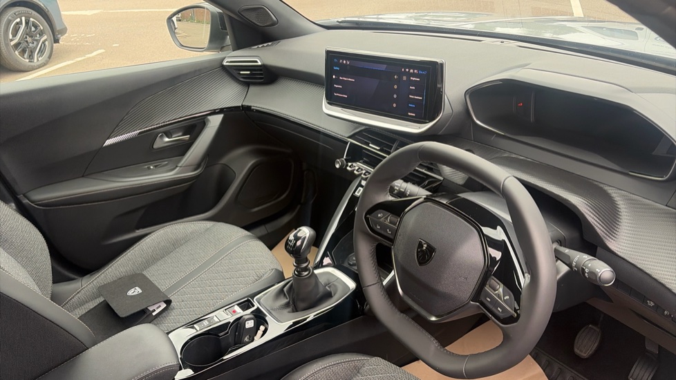 Peugeot 2008 1.2 PureTech 130 Allure 5dr Petrol Estate - Image 11