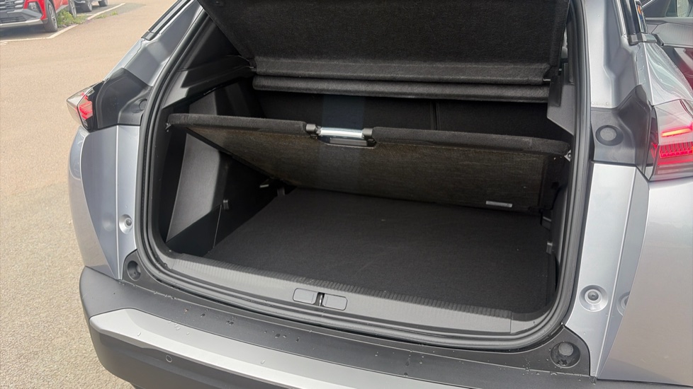 Peugeot 2008 1.2 PureTech 130 Allure 5dr Petrol Estate - Image 25