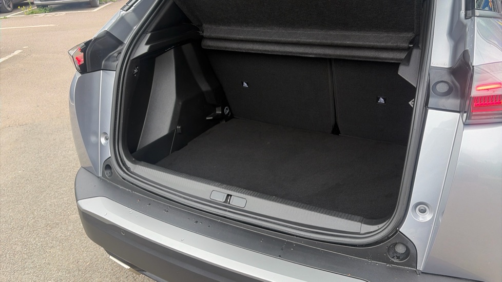 Peugeot 2008 1.2 PureTech 130 Allure 5dr Petrol Estate - Image 26
