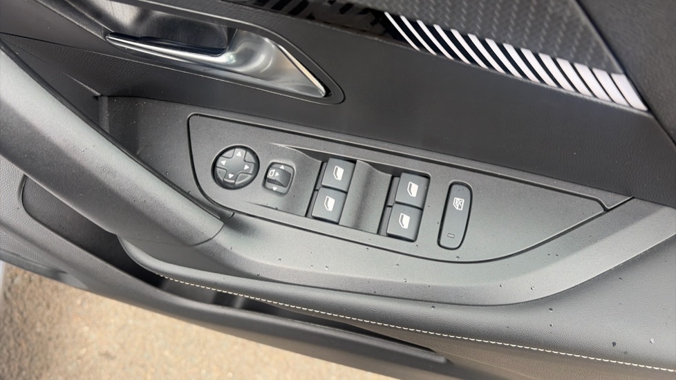 Peugeot 2008 1.2 PureTech 130 Allure 5dr Petrol Estate - Image 30