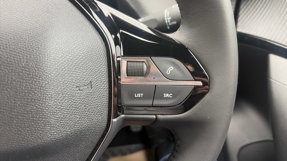 Peugeot 2008 1.2 PureTech 130 Allure 5dr Petrol Estate - Image 32