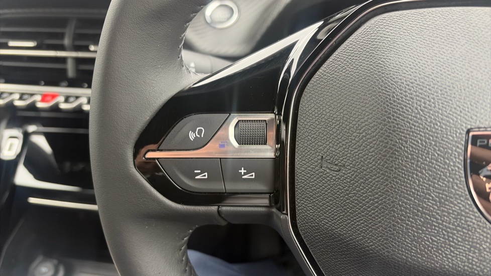 Peugeot 2008 1.2 PureTech 130 Allure 5dr Petrol Estate - Image 33
