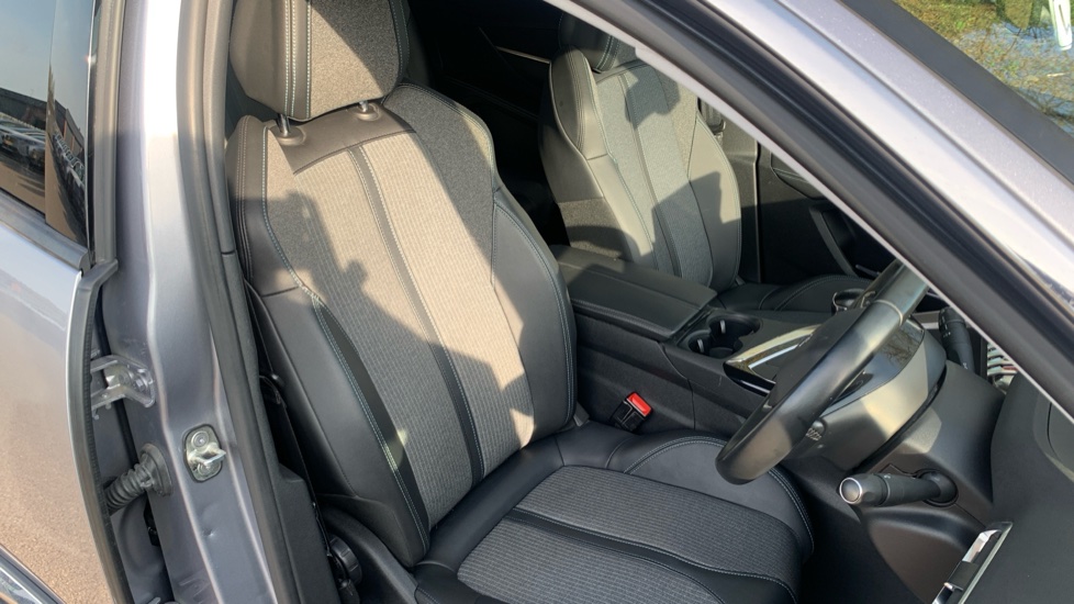 Peugeot 5008 1.5 BlueHDi Allure 5dr Diesel Estate - Image 25