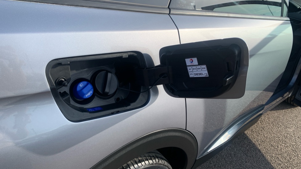 Peugeot 5008 1.5 BlueHDi Allure 5dr Diesel Estate - Image 28