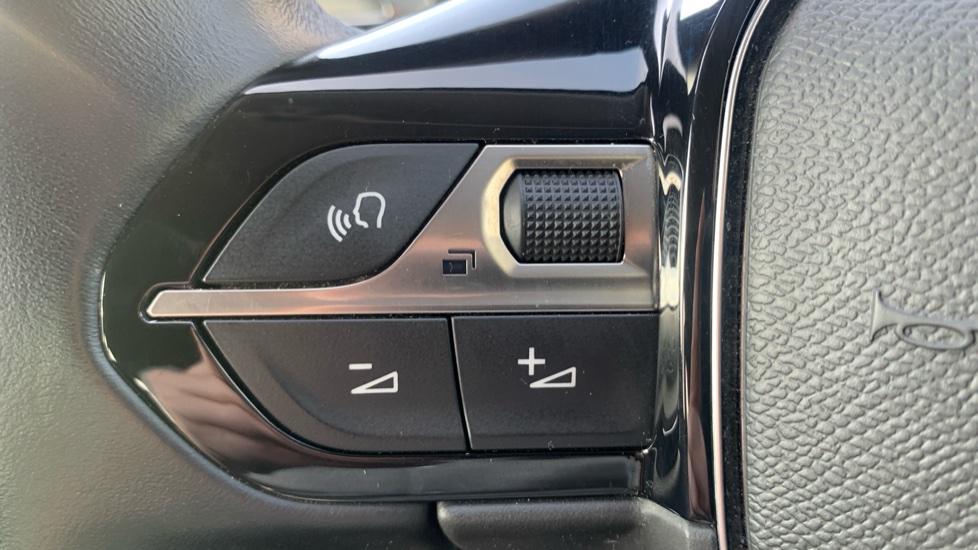 Peugeot 5008 1.5 BlueHDi Allure 5dr Diesel Estate - Image 31