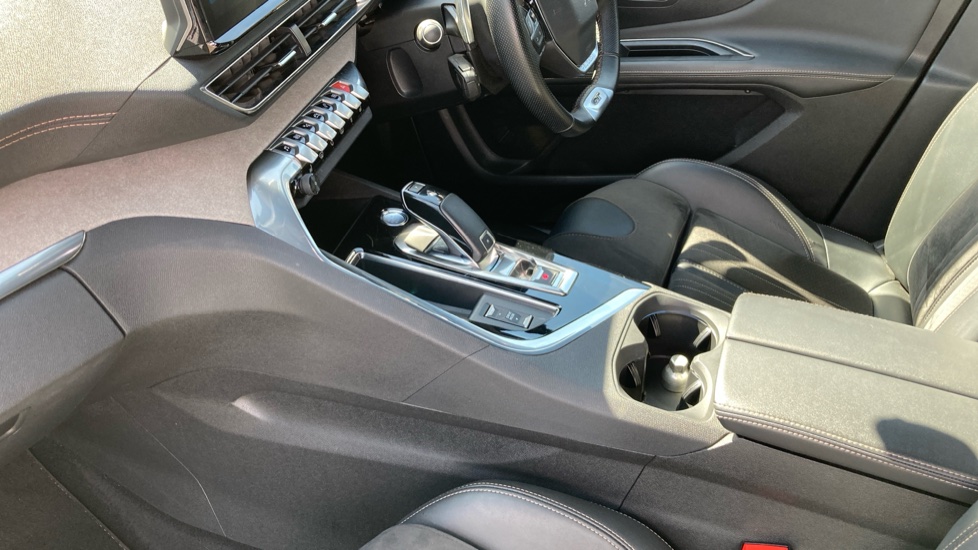 Peugeot 3008 1.2 PureTech GT Premium 5dr EAT8 Petrol Estate - Image 13