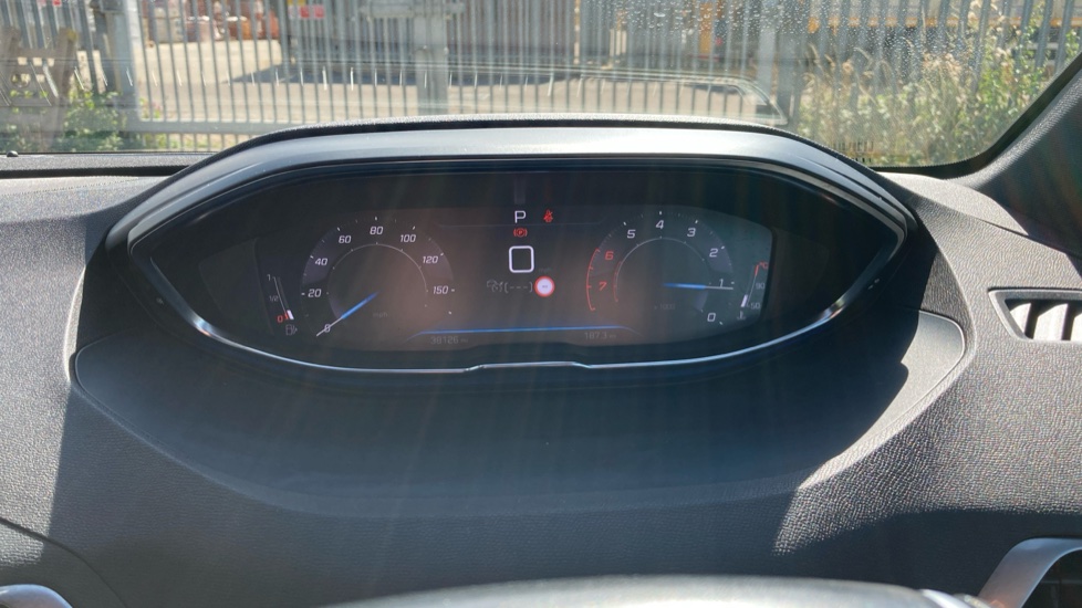 Peugeot 3008 1.2 PureTech GT Premium 5dr EAT8 Petrol Estate - Image 18