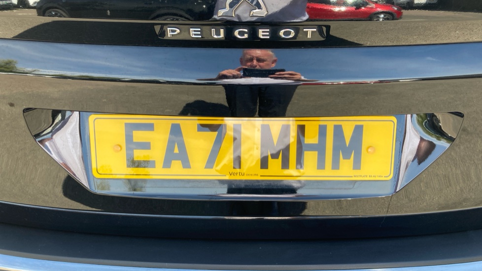 Peugeot 3008 1.2 PureTech GT Premium 5dr EAT8 Petrol Estate - Image 37