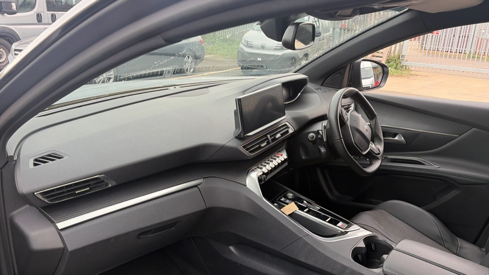 Peugeot 3008 1.6 Hybrid 225 Allure 5dr e-EAT8 Estate - Image 9
