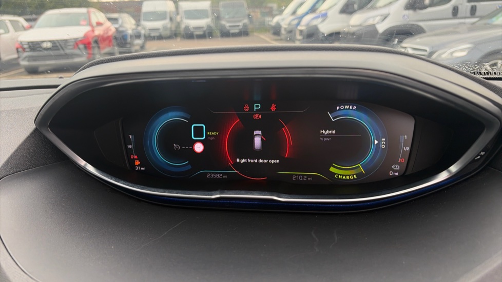 Peugeot 3008 1.6 Hybrid 225 Allure 5dr e-EAT8 Estate - Image 18
