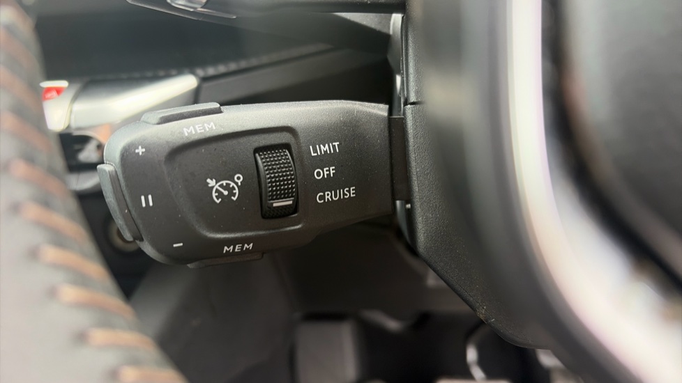 Peugeot 3008 1.6 Hybrid 225 Allure 5dr e-EAT8 Estate - Image 25