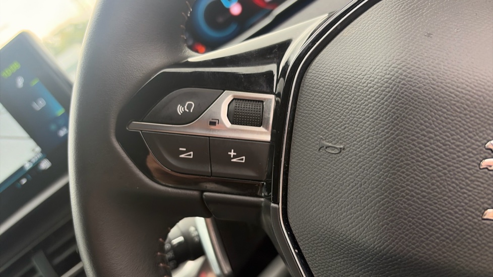 Peugeot 3008 1.6 Hybrid 225 Allure 5dr e-EAT8 Estate - Image 27