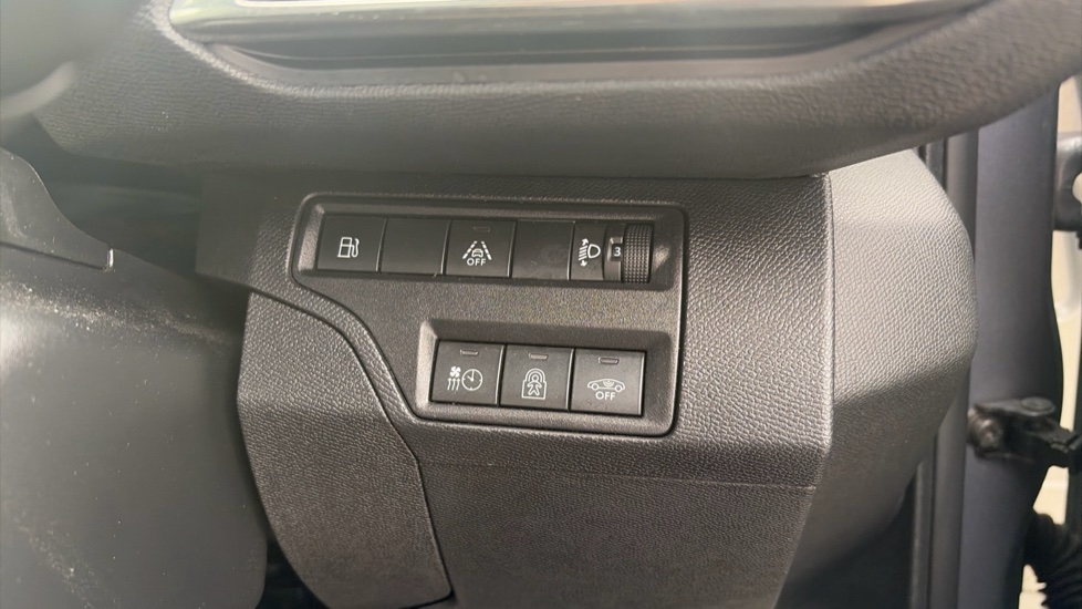 Peugeot 3008 1.6 Hybrid 225 Allure 5dr e-EAT8 Estate - Image 28