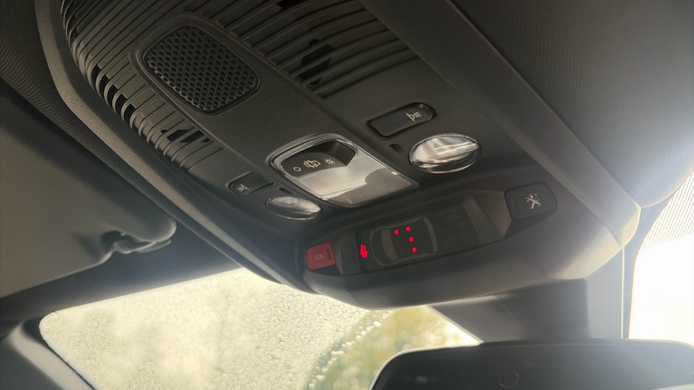 Peugeot 3008 1.6 Hybrid 225 Allure 5dr e-EAT8 Estate - Image 30