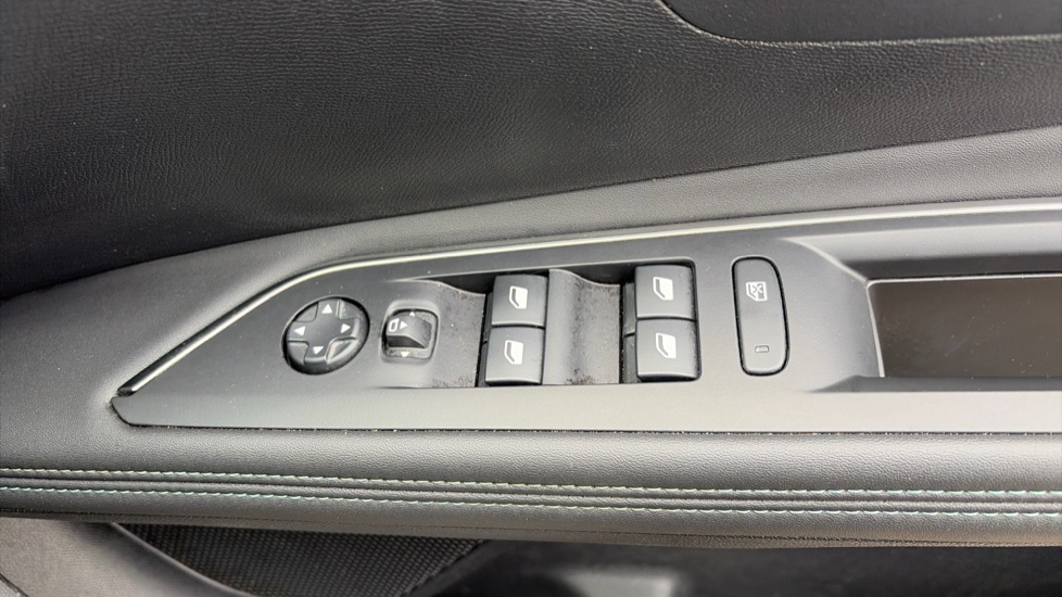 Peugeot 3008 1.6 Hybrid 225 Allure 5dr e-EAT8 Estate - Image 31