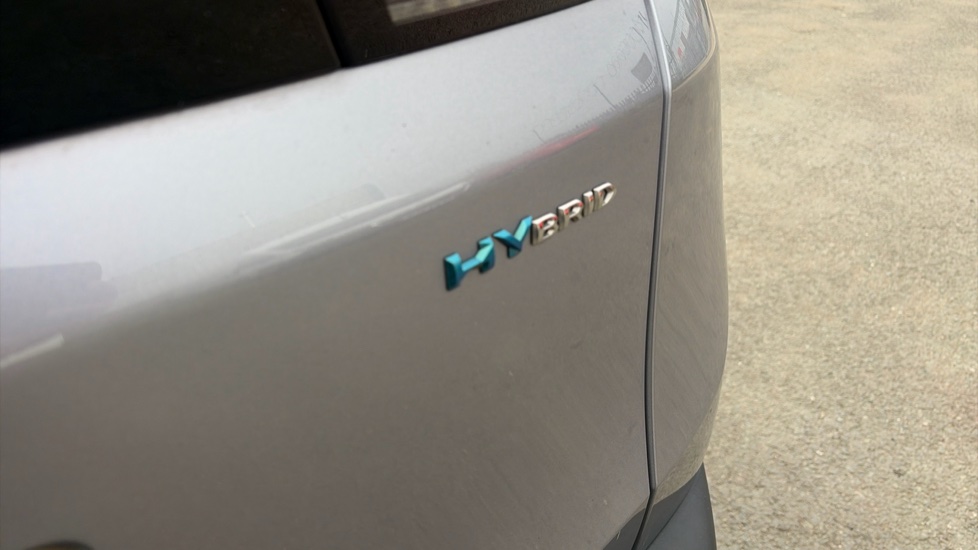 Peugeot 3008 1.6 Hybrid 225 Allure 5dr e-EAT8 Estate - Image 32