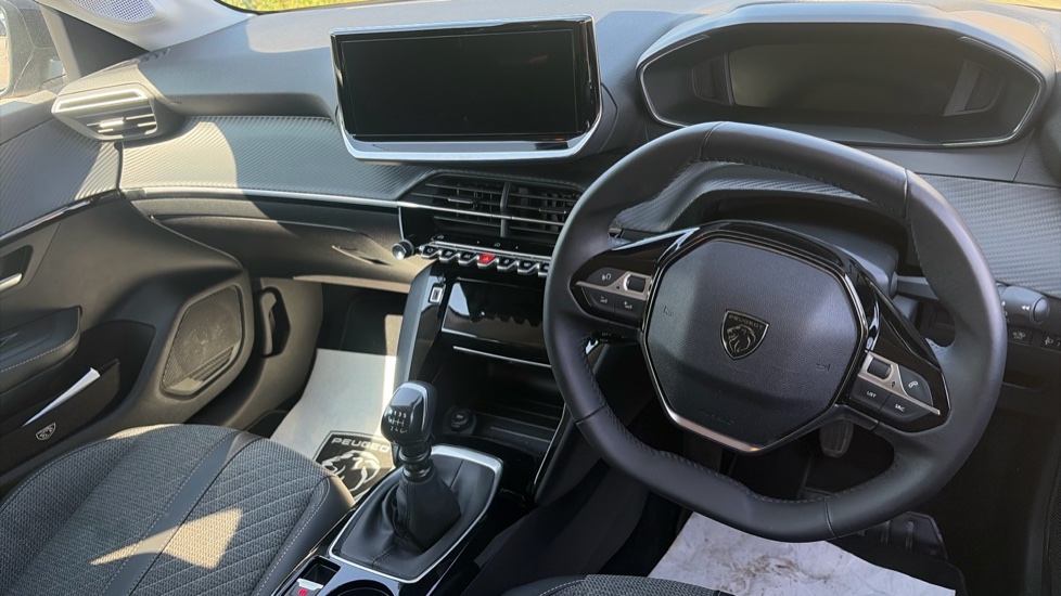 Peugeot 208 1.2 PureTech 100 Allure 5dr Petrol Hatchback - Image 10