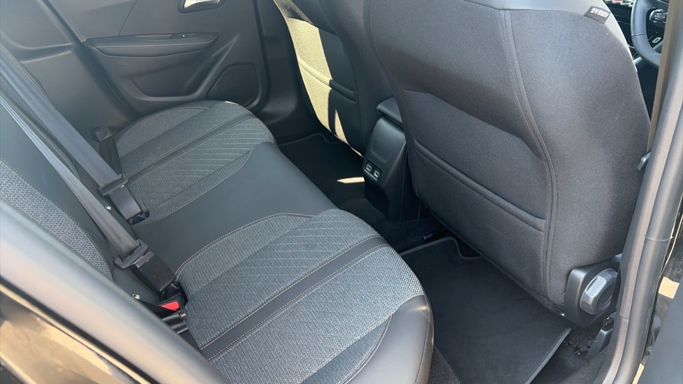 Peugeot 208 1.2 PureTech 100 Allure 5dr Petrol Hatchback - Image 16